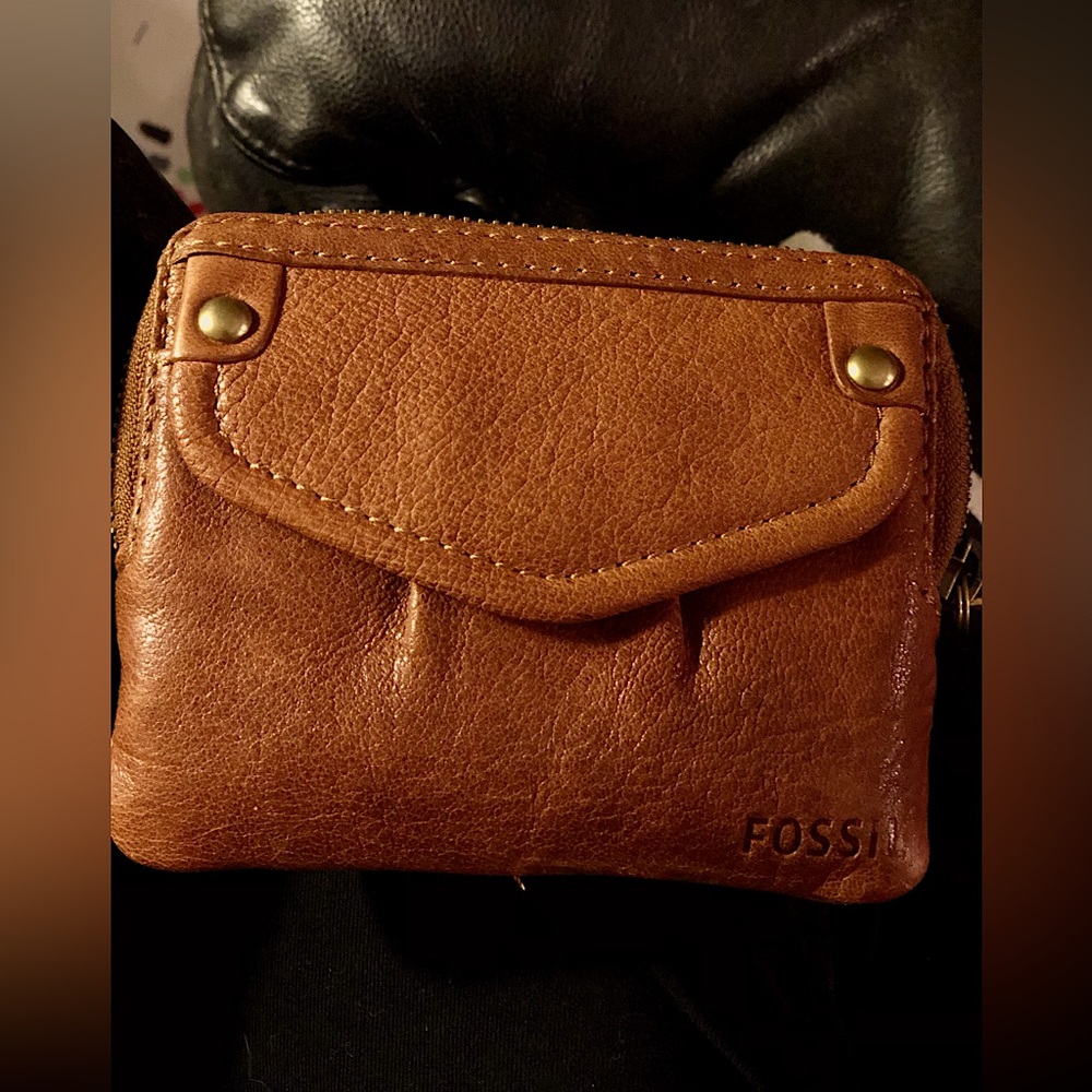 Fossil leather women’s 4X5 wallet or billfold.